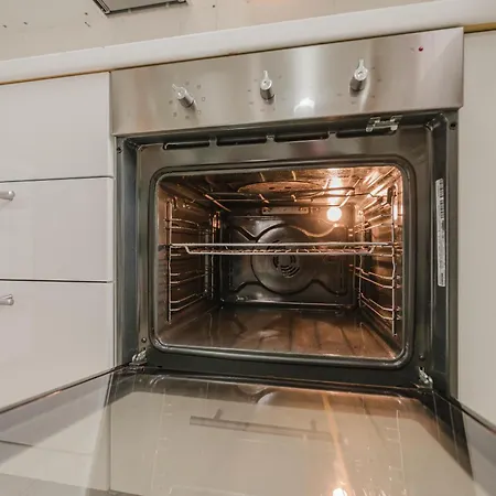 Viky Flat - 15 Min From & Free Parking *