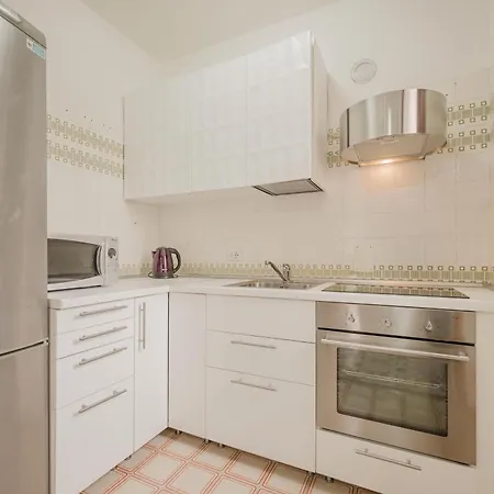 Viky Flat - 15 Min From & Free Parking Appartement *